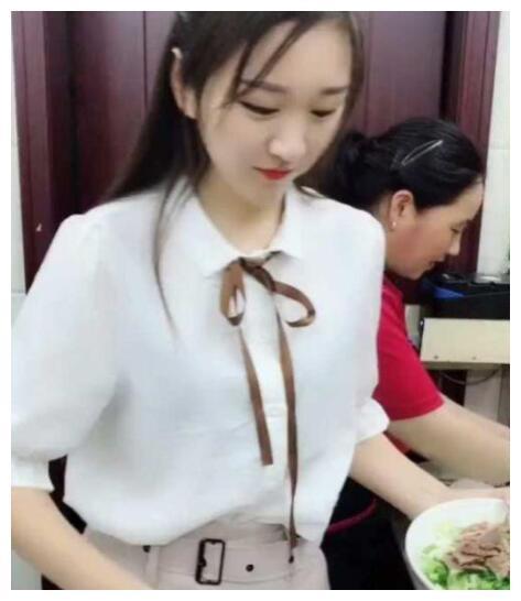 “牛肉面西施”被揭底，露出真容那一刻，网友：再也不敢吃面了！