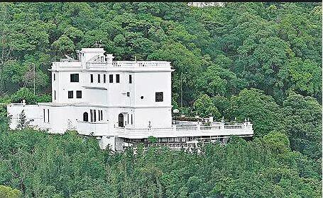 赌王妻子团豪宅：大房豪宅16亿，三房仅1.6亿，四房住皇宫