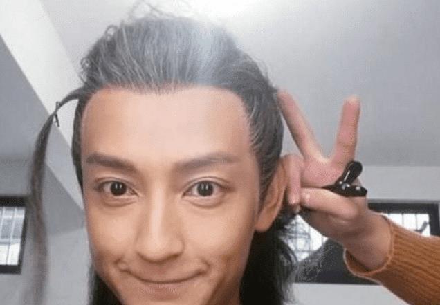 又一男星骤然离世！生病死亡只有20天！上千人参加葬礼交通阻塞