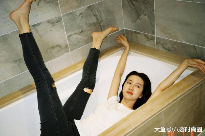 许龄月还是环球小姐亚军，这小蛮腰都快比碗还小了，真厉害