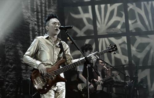 黄家驹生日beyond成员发文缅怀，弟弟黄家强时隔26年仍走不出悲伤