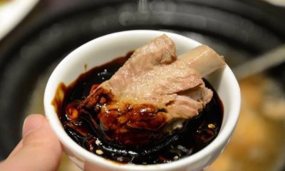 ​中国出现一位“辣王”,每天吃五斤辣椒加白酒,网友：自作自受