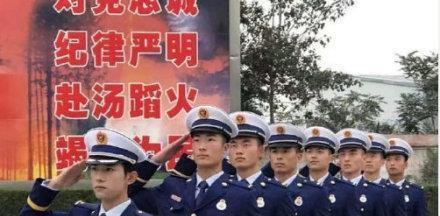 易烊千玺路透被嘲太矮，两张图带你了解易烊千玺的真实身高！