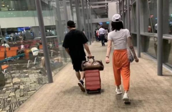 郑恺新恋情曝光？女方身材火辣，颜值赶超程晓玥，网友：艳福不浅
