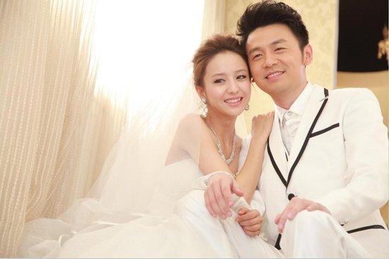 原来雷佳音的妻子是她，为爱隐退14年，被好老公宠成小公主