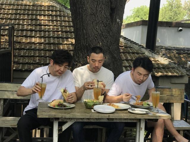 原来雷佳音的妻子是她，为爱隐退14年，被好老公宠成小公主