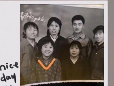 ​原来贾玲的母亲真叫李焕英,网友直呼年轻妈妈太美了