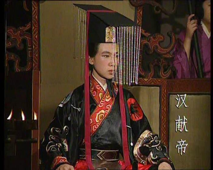 曹丕扣押汉献帝的皇后，皇后宁死不从，曹丕无奈放人