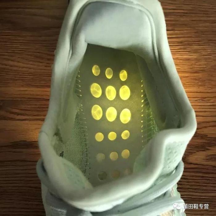 椰子350放大招了，亚洲限定是王者配色