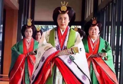 ​多年媳妇熬成婆！55岁雅子皇后热泪盈眶，感谢臣民多年来的支持