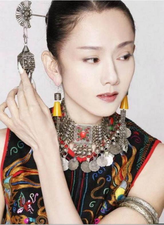 60岁杨丽萍近照，美的惊为天人，年轻时气质不输章子怡！