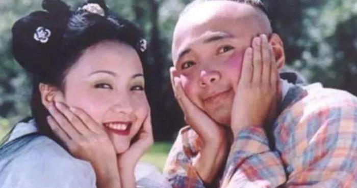 46岁徐峥一家近照，宠妻十五年，女儿长相精致颜值随妈