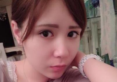 57岁沈丹萍与71岁德国老公近照，20岁混血女儿美艳