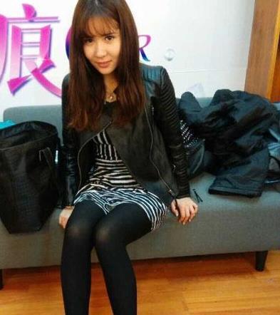 57岁沈丹萍与71岁德国老公近照，20岁混血女儿美艳