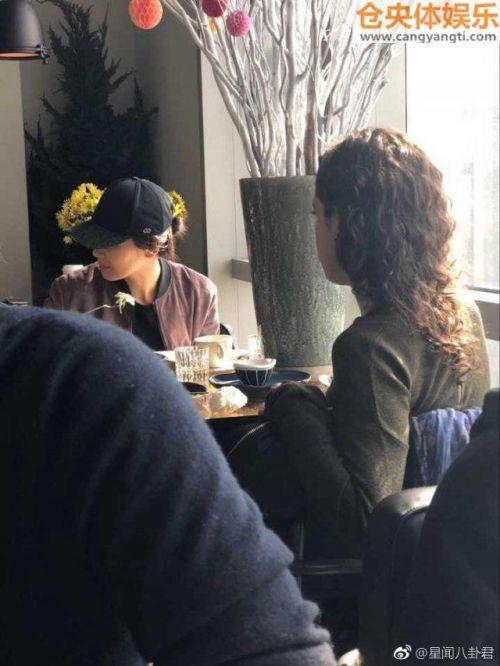 网友餐厅偶遇刘涛 涛姐亲切丝毫没有明星架子－女性－齐鲁晚报网