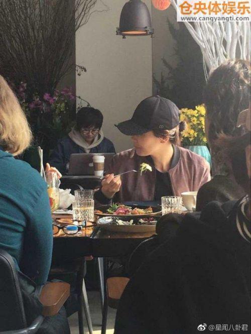 网友餐厅偶遇刘涛 涛姐亲切丝毫没有明星架子－女性－齐鲁晚报网