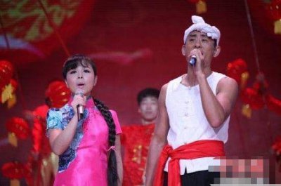 ​草根明星王二妮，嫁给老乡回农村生活，35岁抱怨带娃心酸！