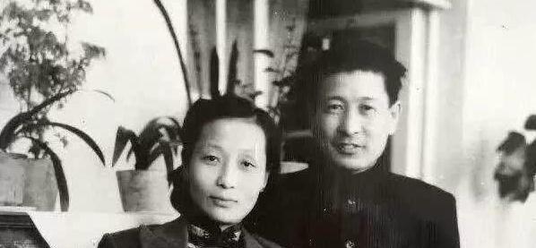 钟姓唯一开国上将，湖南人，一子是少将，一孙女儿是漂亮女明星！