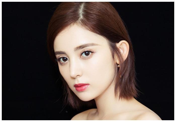 原来这些漂亮女星也有不完美的地方！景甜下巴短，娜扎凸嘴！