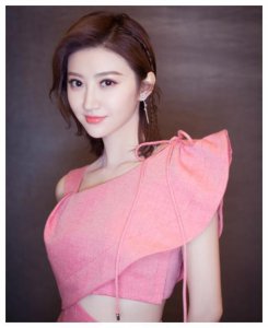 ​原来这些漂亮女星也有不完美的地方！景甜下巴短，娜扎凸嘴！