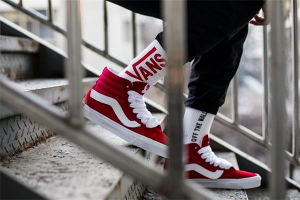 vans猪年限定鞋带穿法 玩法非常多