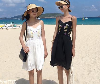 夏天百褶裙搭配什么上衣 穿出夏日学院风