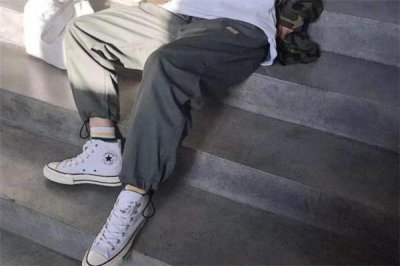​男生穿什么裤子好看 男生穿什么裤子时髦