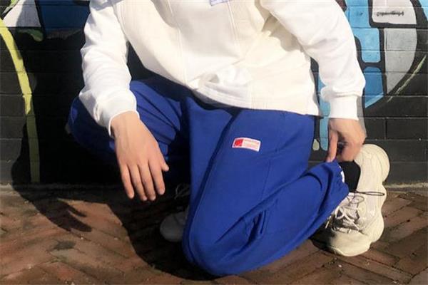 男生穿什么裤子好看 男生穿什么裤子时髦