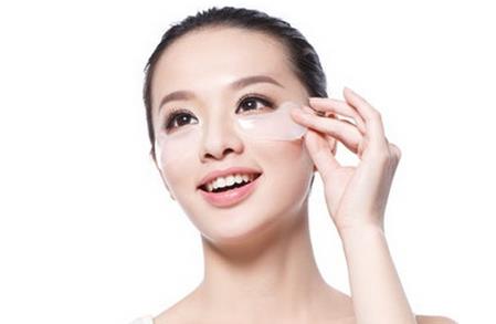 睡前做什么动作对皮肤好 睡前护肤小知识的正确步骤