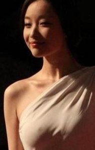 ​包含倪妮凸点真空照的词条