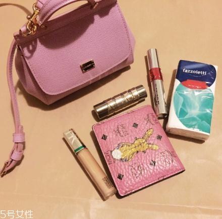 杜嘉班纳包包怎么样？懂行的人都买了它