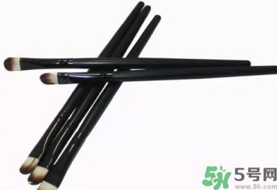 ​眼影刷怎么清洗?眼影刷多久洗一次?