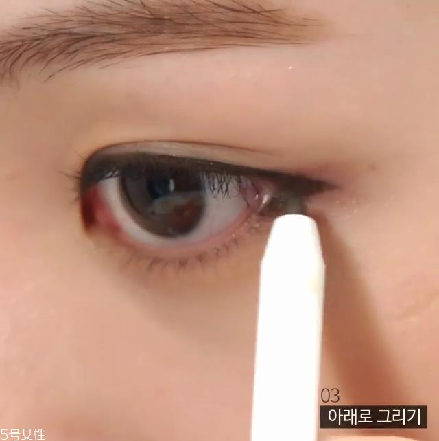 最容易上手的眼线画法图片