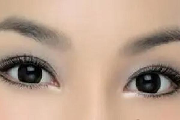 双眼皮贴是妆前贴还是妆后贴好 双眼皮贴是涂粉底之前贴吗