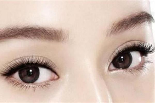 双眼皮贴是妆前贴还是妆后贴好 双眼皮贴是涂粉底之前贴吗