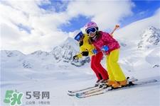 滑雪可以穿羽绒服吗?滑雪能穿长款羽绒服吗?