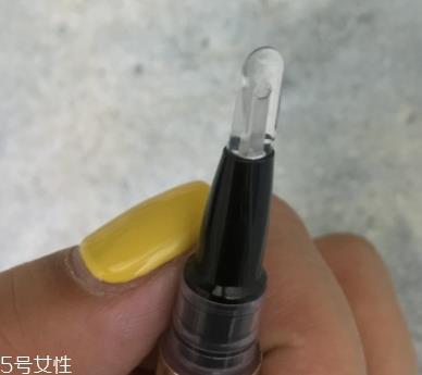唇彩可以当眼影吗？不建议这样使用
