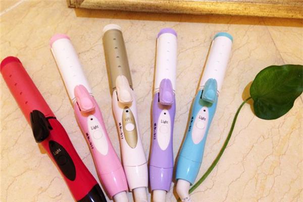 卷发棒用多少度合适 卷发棒的正确使用方法