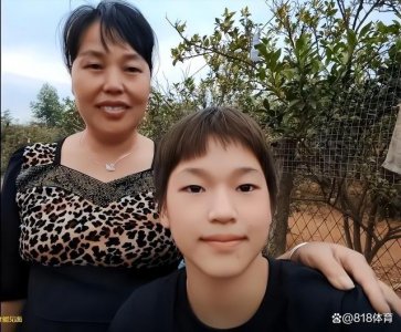 ​孝顺！全红婵广州逛街为妈妈买手机，叮嘱店员拿最好的内存最大手机