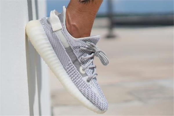yeezy 350 static上脚图 效果很特别