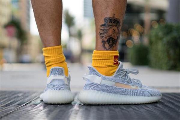 yeezy 350 static上脚图 效果很特别