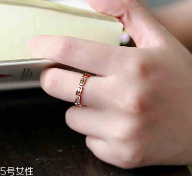 彩金戒指会掉色吗 掉色可以补救