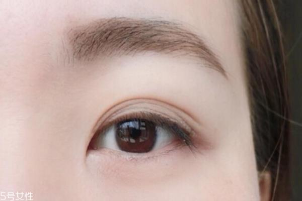 上扬眼线怎么画 大脸妹子看过来