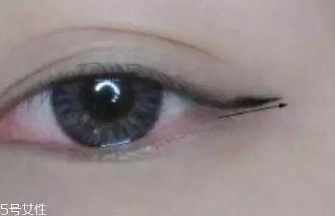 上扬眼线怎么画 大脸妹子看过来