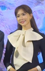 ​49岁林志玲生图曝光，脸肿不自然，网友直言撞脸邱淑贞与蔡明