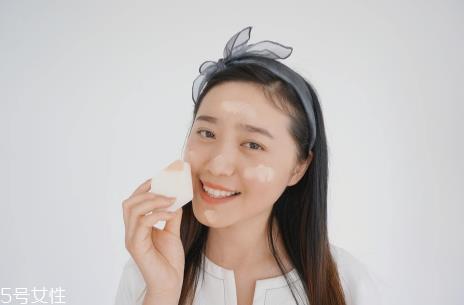 天天涂粉底的好处和坏处 天天涂粉底弊大于利