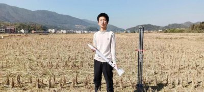 ​湖南17岁农村少年的火箭梦：网上自学造火箭，最高飞400米！有科普机构买他的