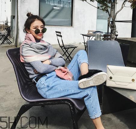 牛仔裤粘上502怎么办？牛仔裤上的胶水怎么洗掉？
