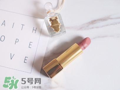 香奈儿丝绒口红干不干?香奈儿丝绒口红拔干吗?