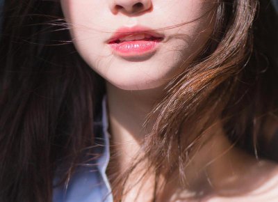 ​遇到心动的人，女人会情不自禁有以下3个表现